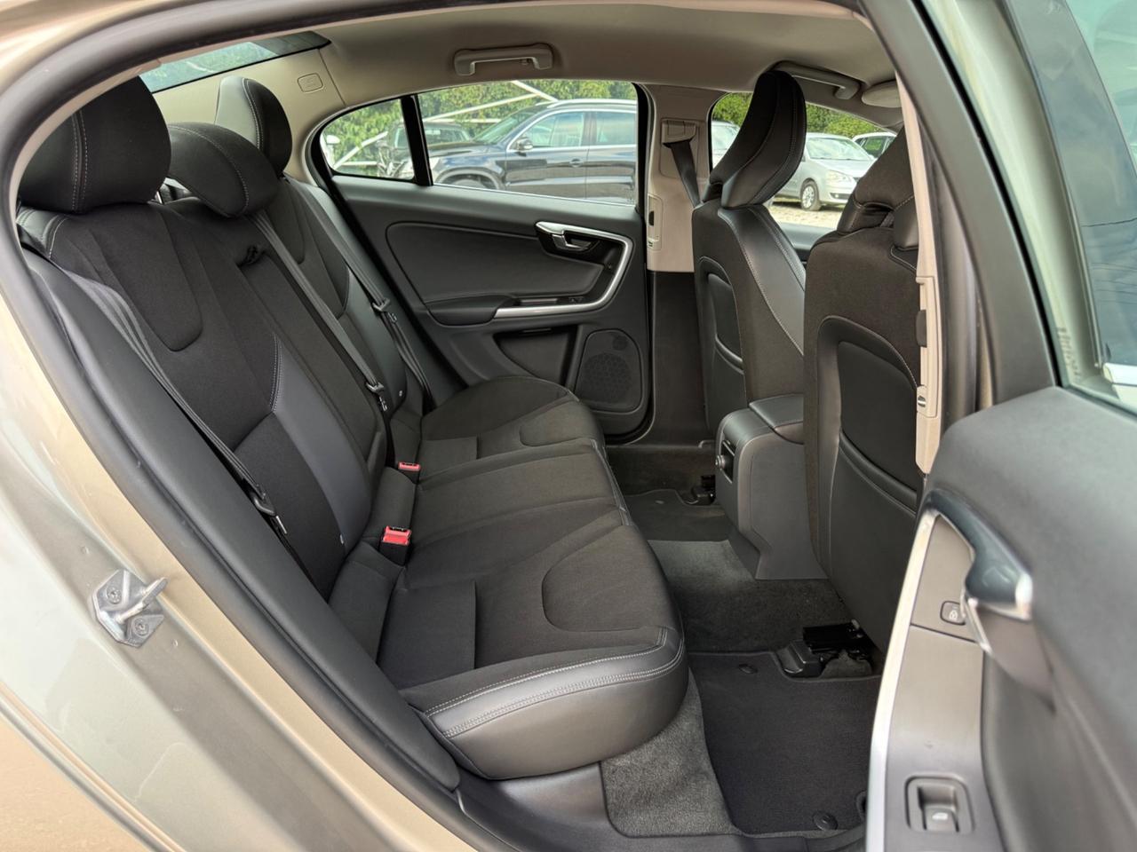 Volvo S60 D4 R-design UNICO TOP