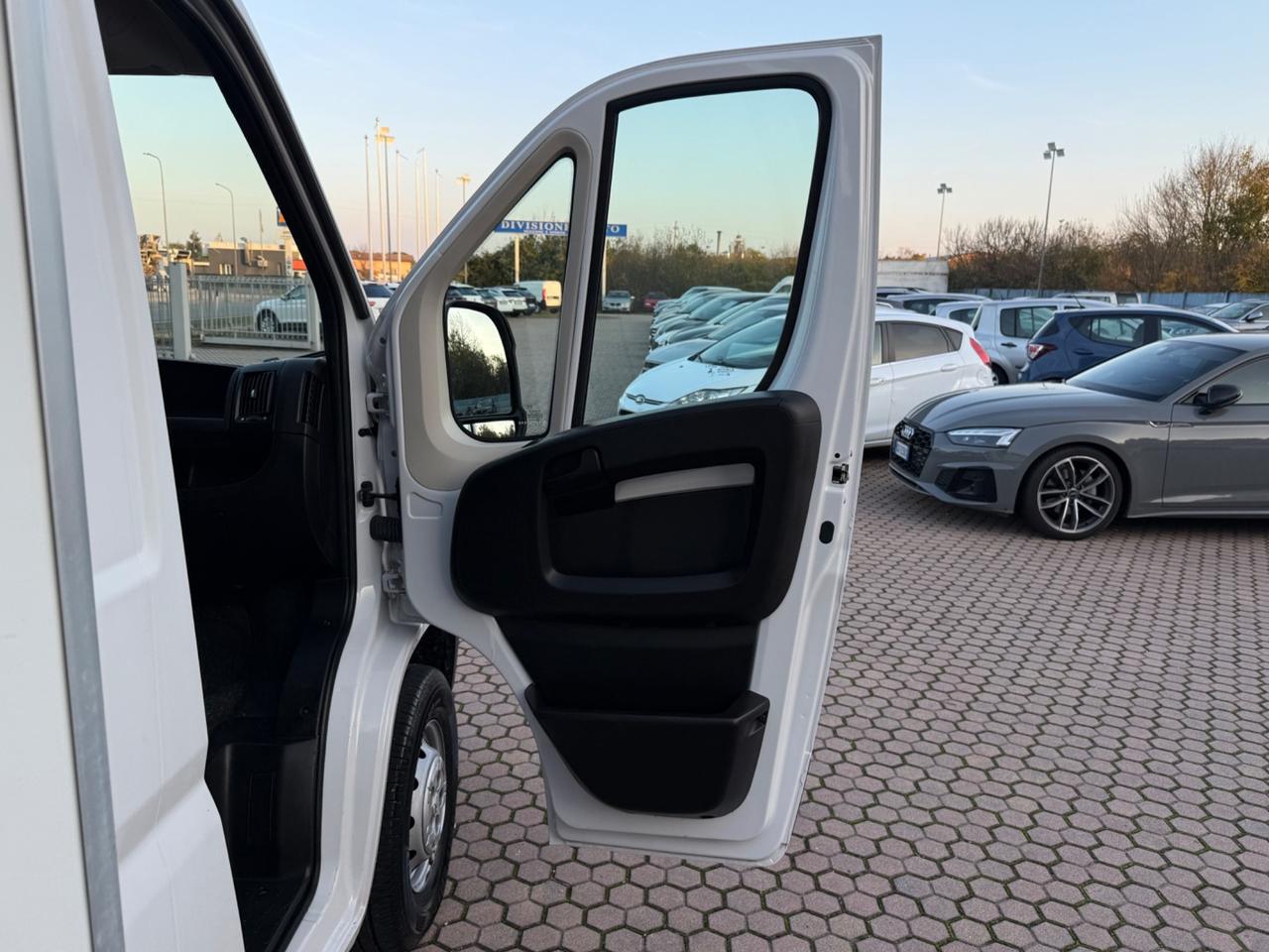 Peugeot Boxer 335 2.2 BlueHDi 140 S&S PC Cabinato