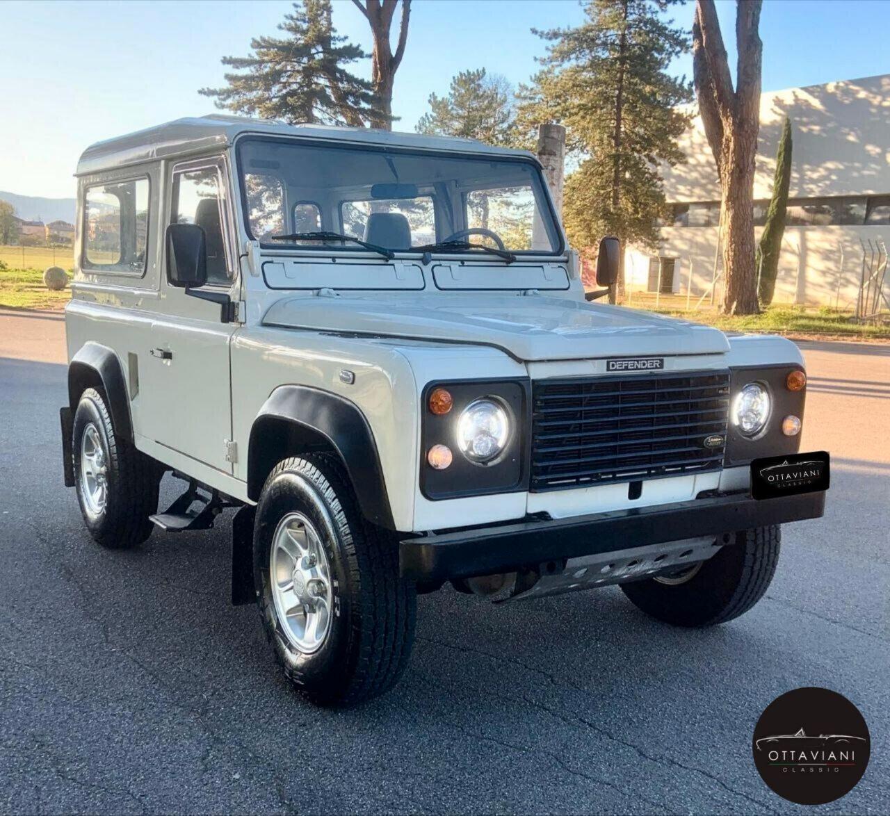 Land Rover Defender 90 turbodiesel Soft-top