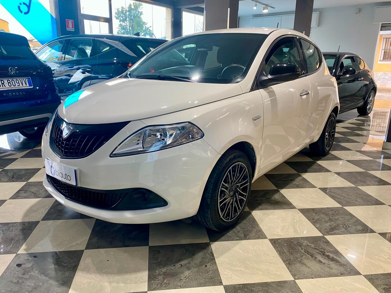 Lancia Ypsilon 1.0 FireFly 5 porte S&S Hybrid Ecochic Silver-2023