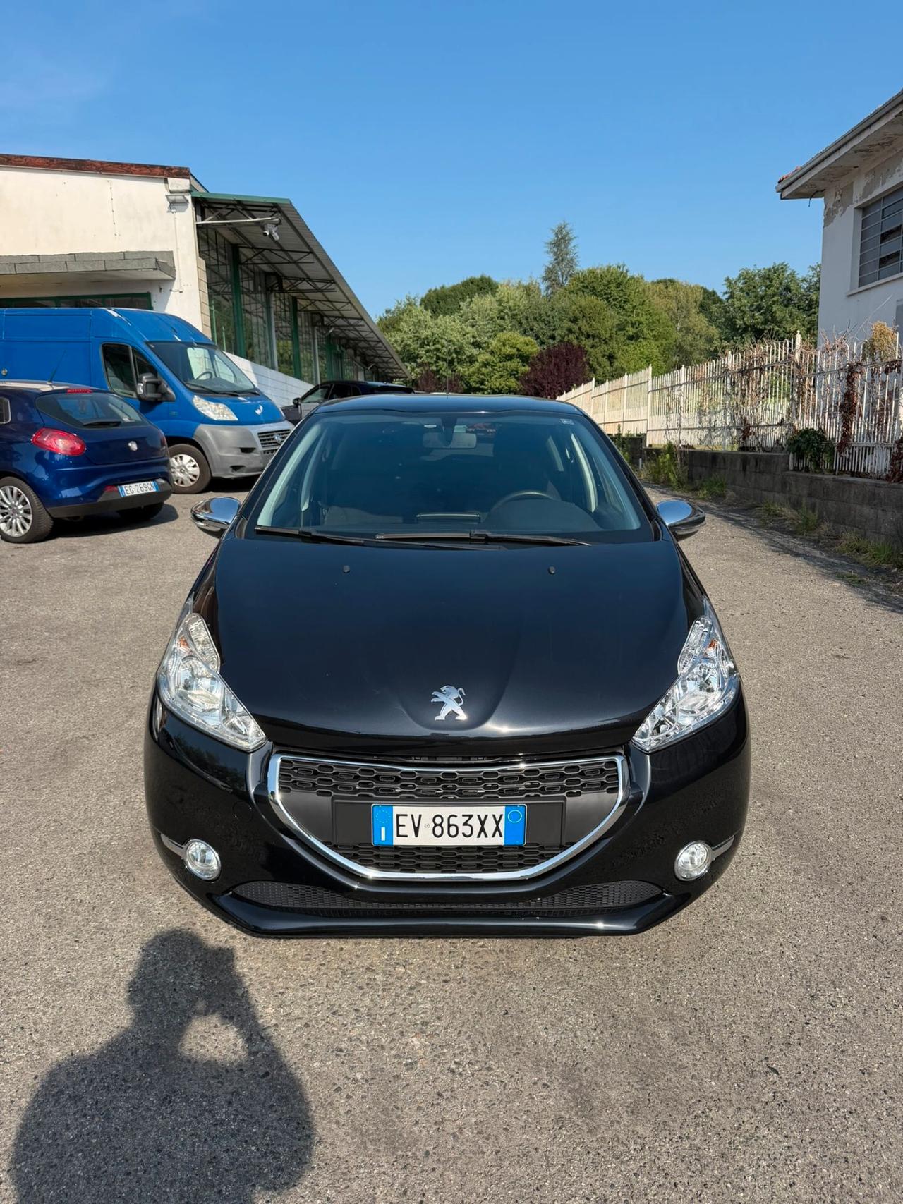 Peugeot 208 1.4 HDi 68 CV 5 porte Active Neopatentati