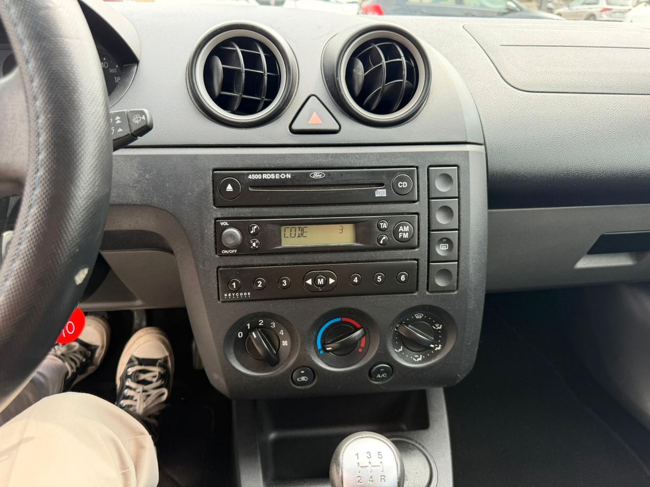 Ford Fiesta 1.4 16V 5p. Ghia