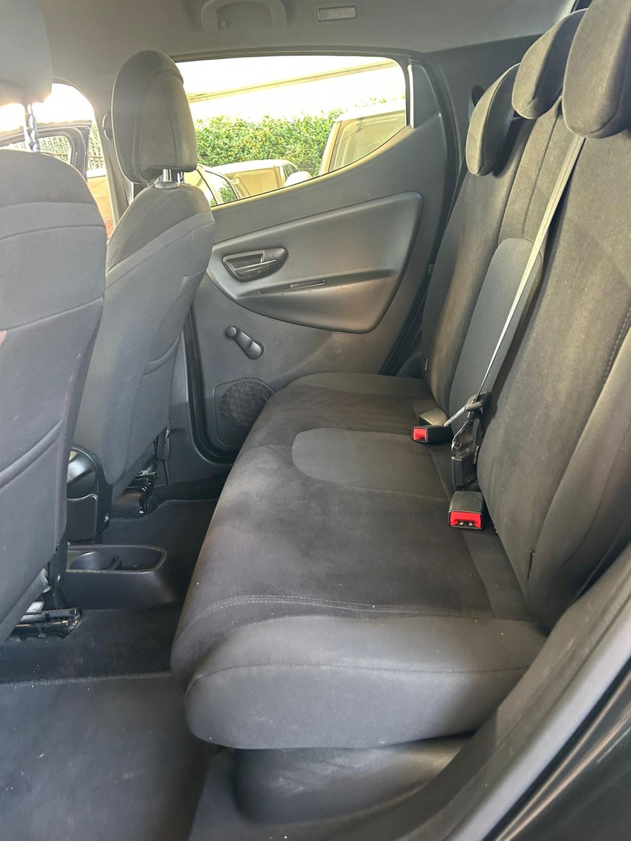 Lancia Ypsilon 1.2 69 CV 5 porte Platinum