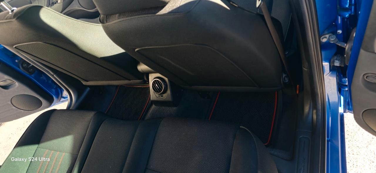 Alfa Romeo 147 1.9 JTDm (170) 5p. Ducati Corse