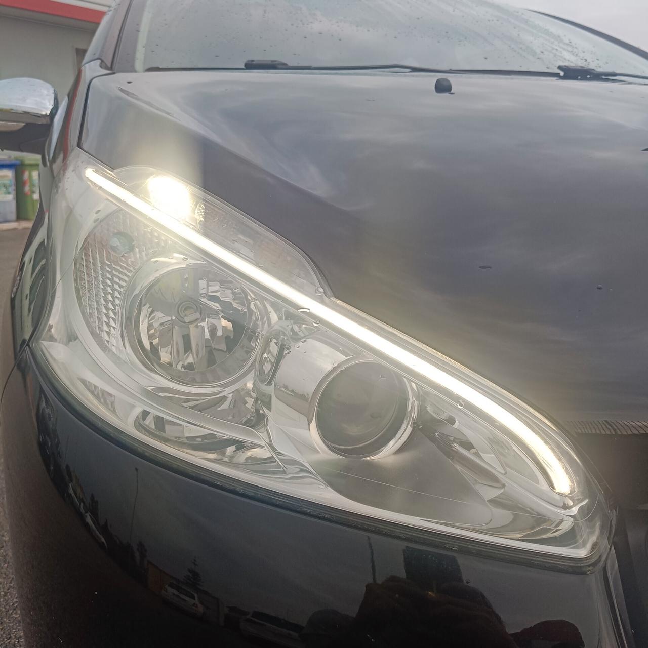 Peugeot 208 1.4 HDi 68 CV 3 porte Allure