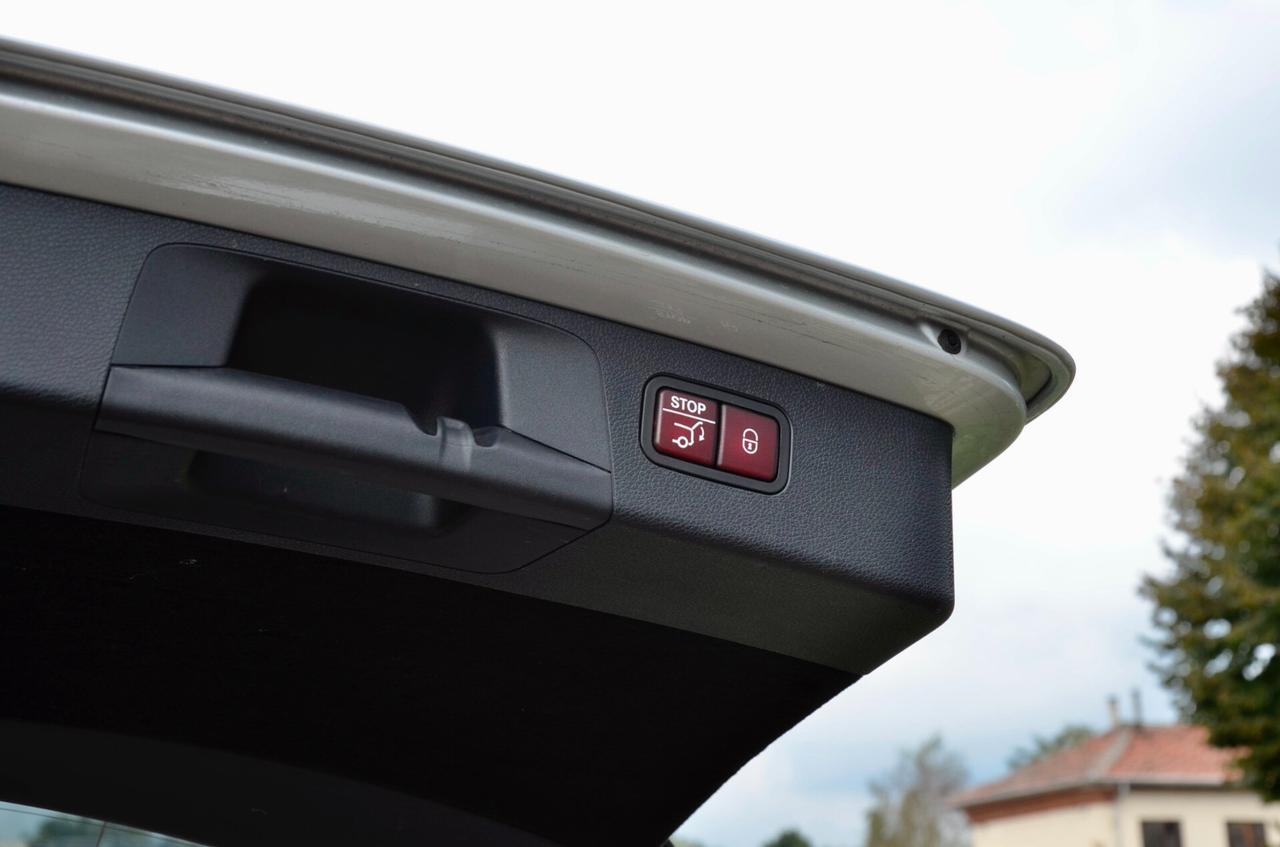 MERCEDES-BENZ E 220d PREMIUM 194cv AUTO, SERVICE MERCEDES, TETTO, RETROCAMERA 360°, FARI LED, NAVI, EURO 6C, PERMUTE