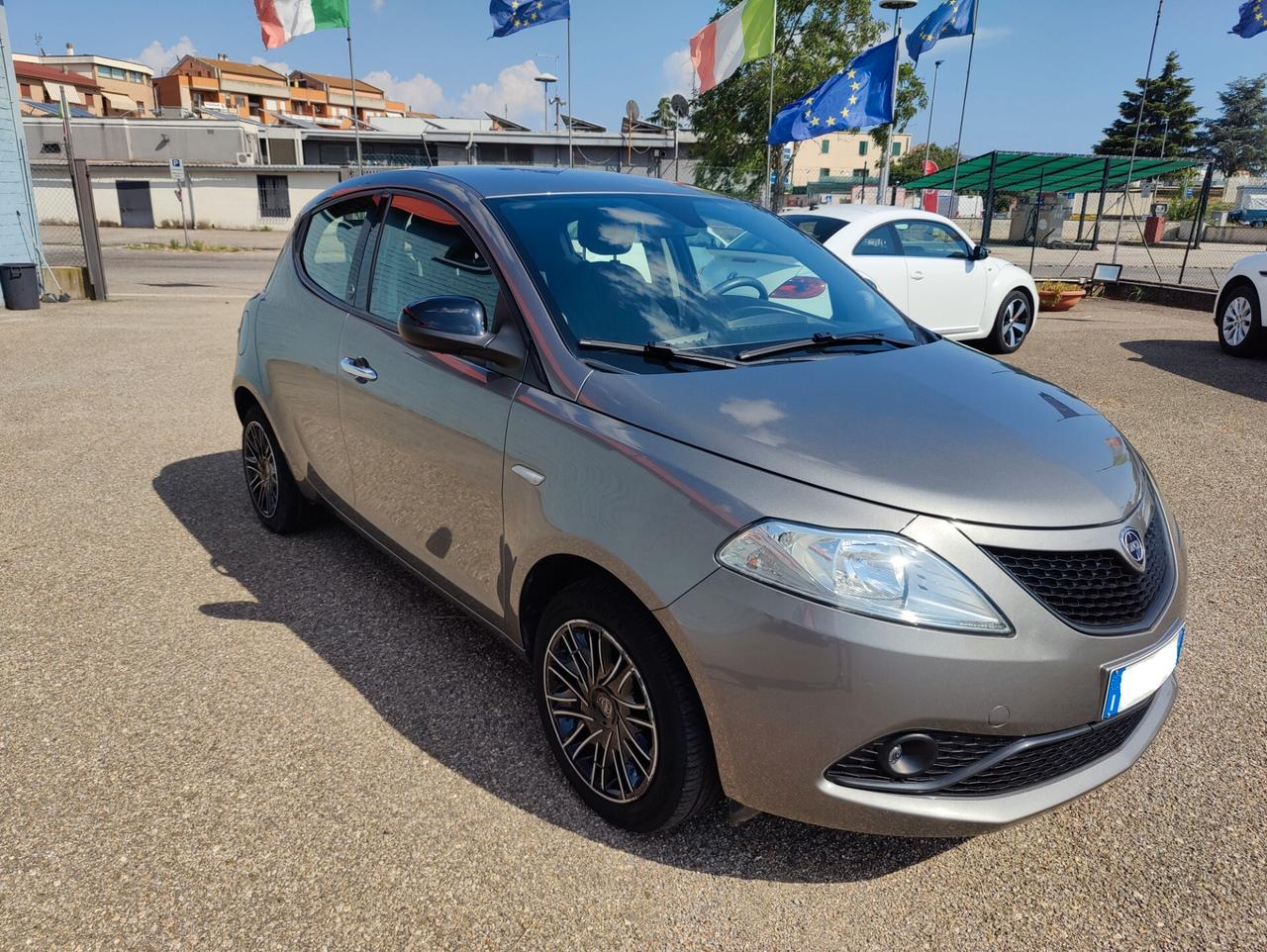 Lancia Ypsilon 1.0 FireFly 5 porte S&S Hybrid Ecochic Gold