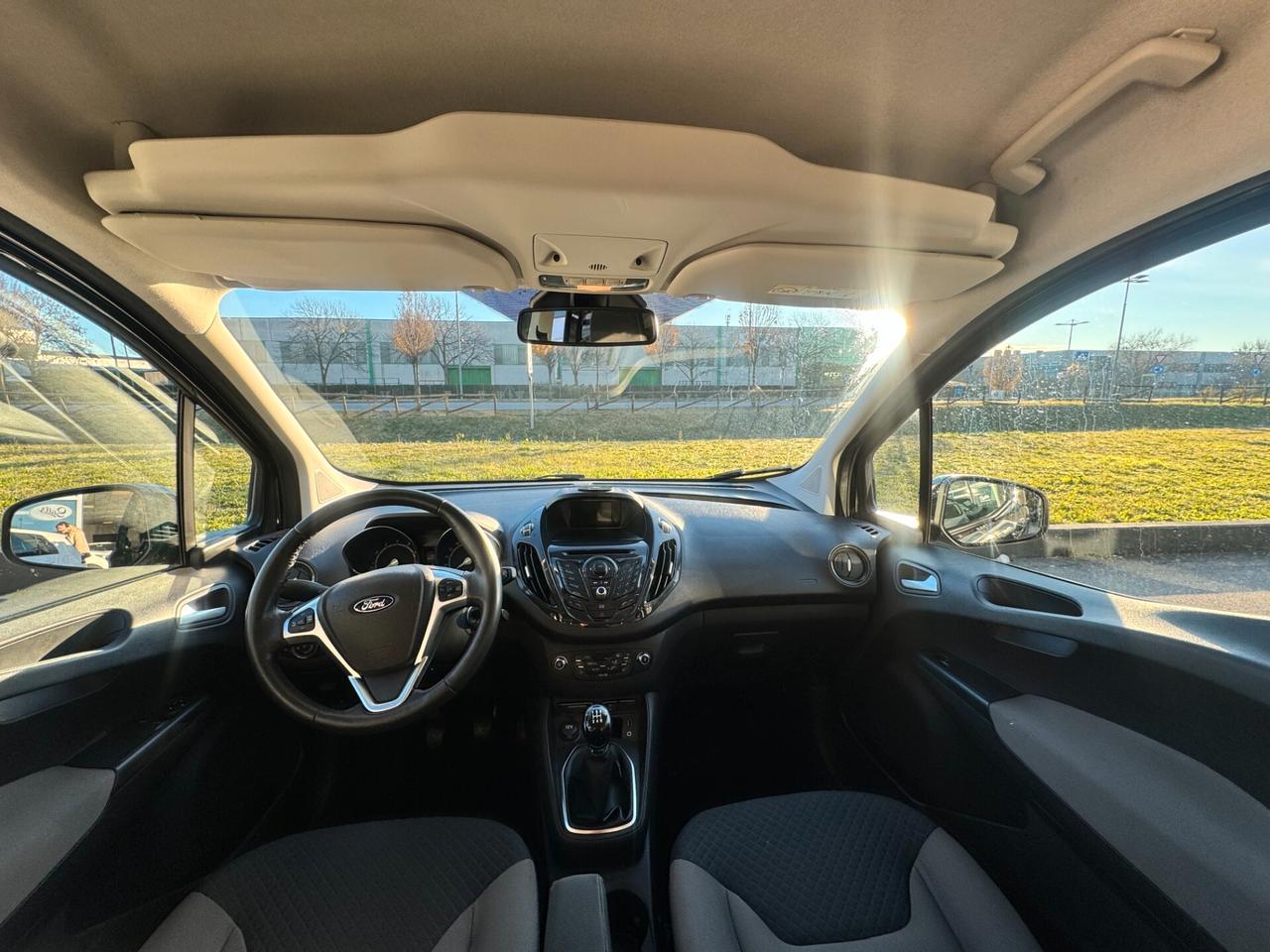 Ford Tourneo Courier 1.0 EcoBoost 100 CV Titanium