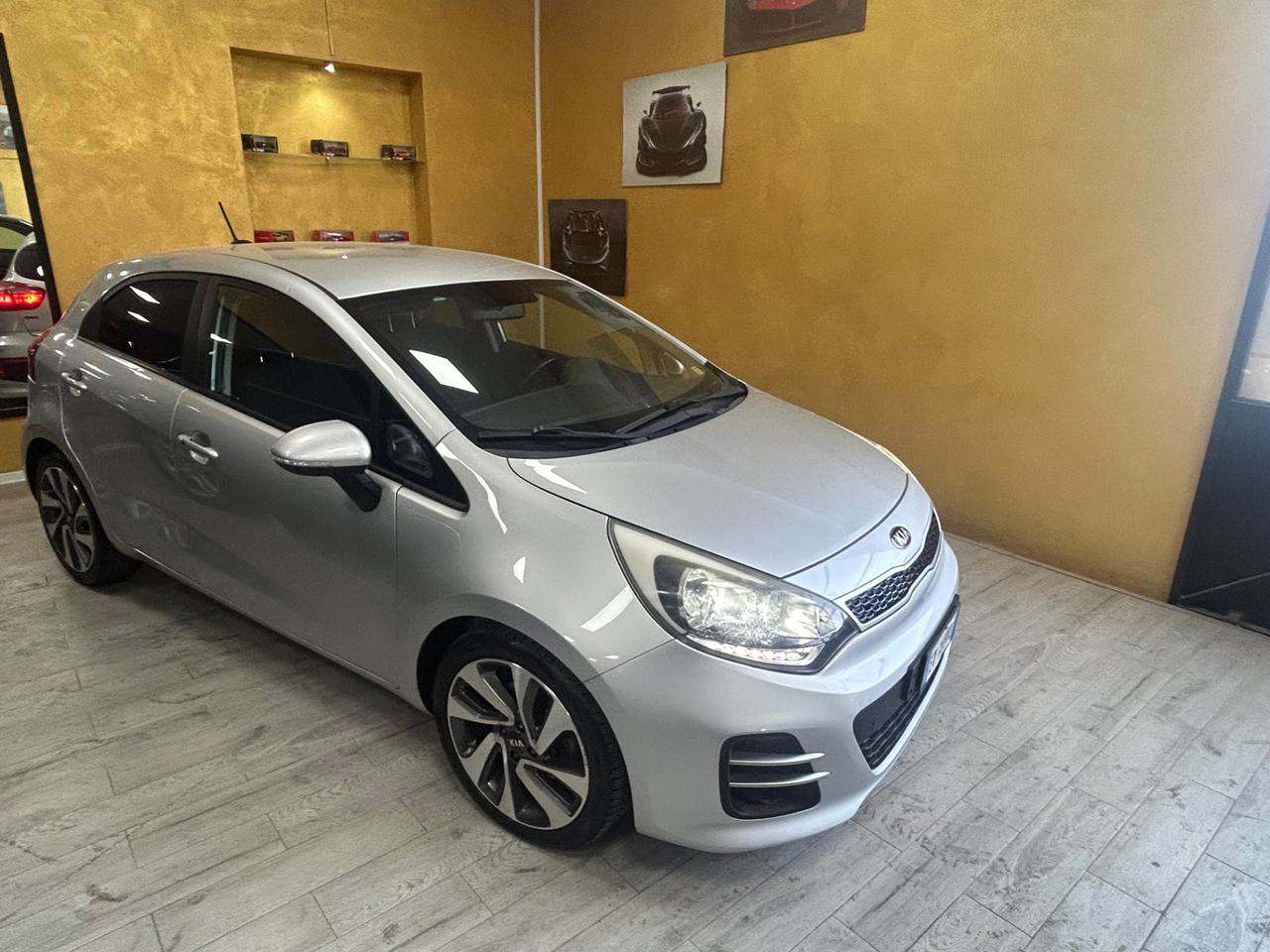 KIA RIO 1.4 Crdi 90 cv “FULL LED/NAVI/RETRO”-2015