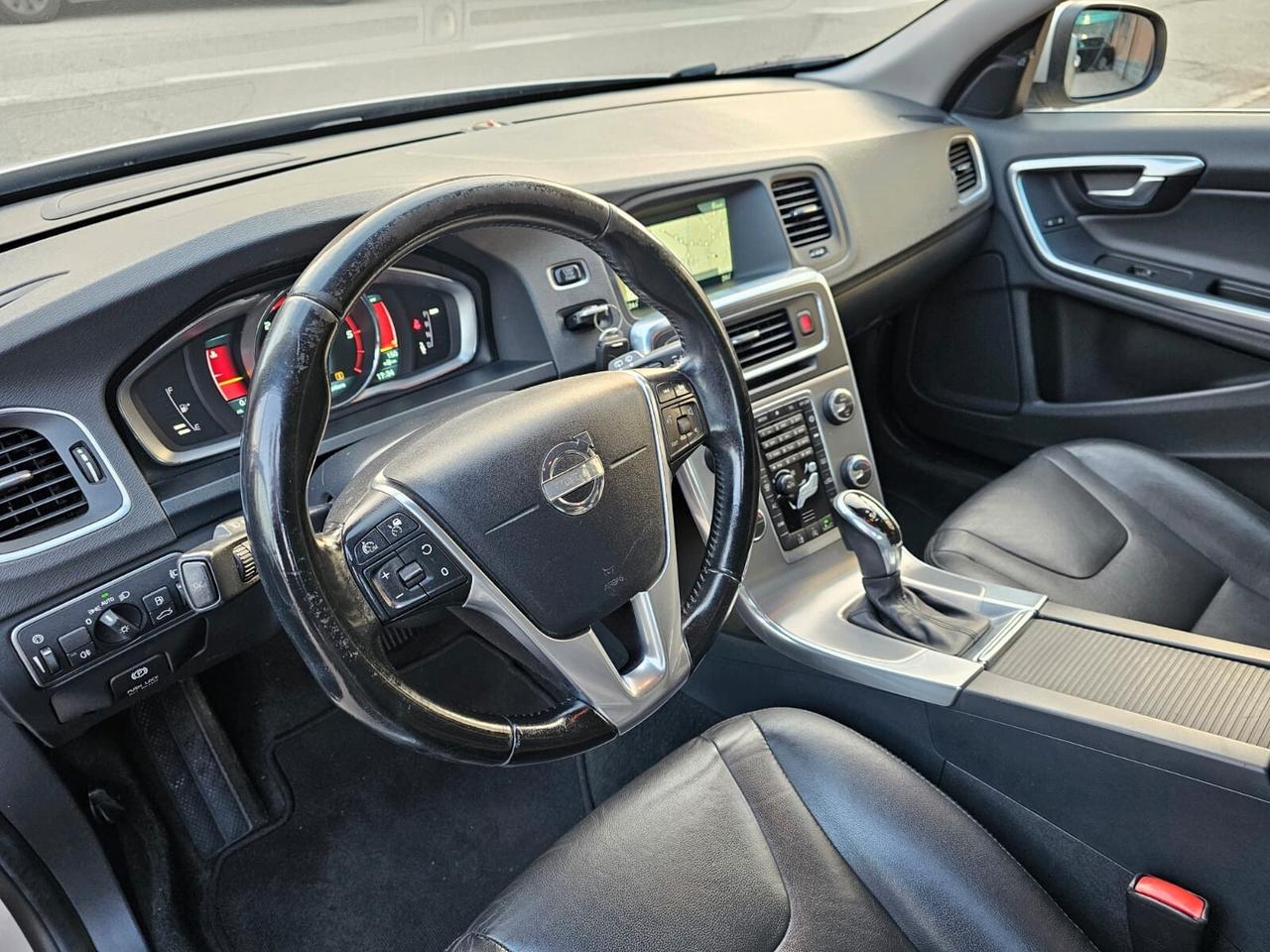 Volvo V60 2.0 D4 181cv Summum*Pelle*Navi*Pdc*Euro6*