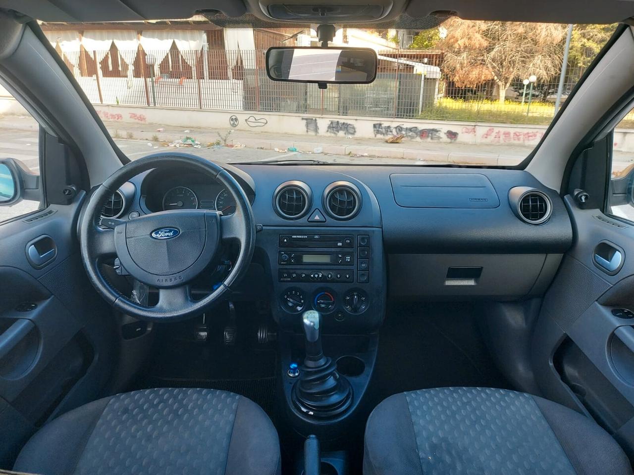 Ford Fiesta 1.4 16V 5p. Ghia