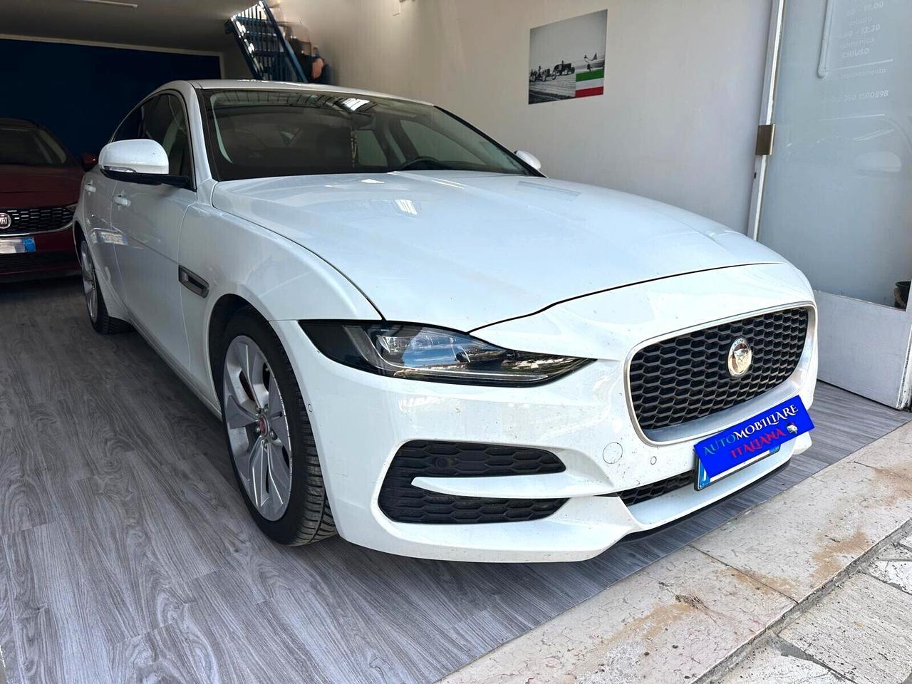 Jaguar XE 2.0 D 180 CV aut. SE
