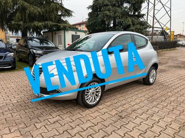 Lancia Ypsilon 0.9 TwinAir 85 CV 5 porte Metano Ecochic Gold OK NEOPATENTATI