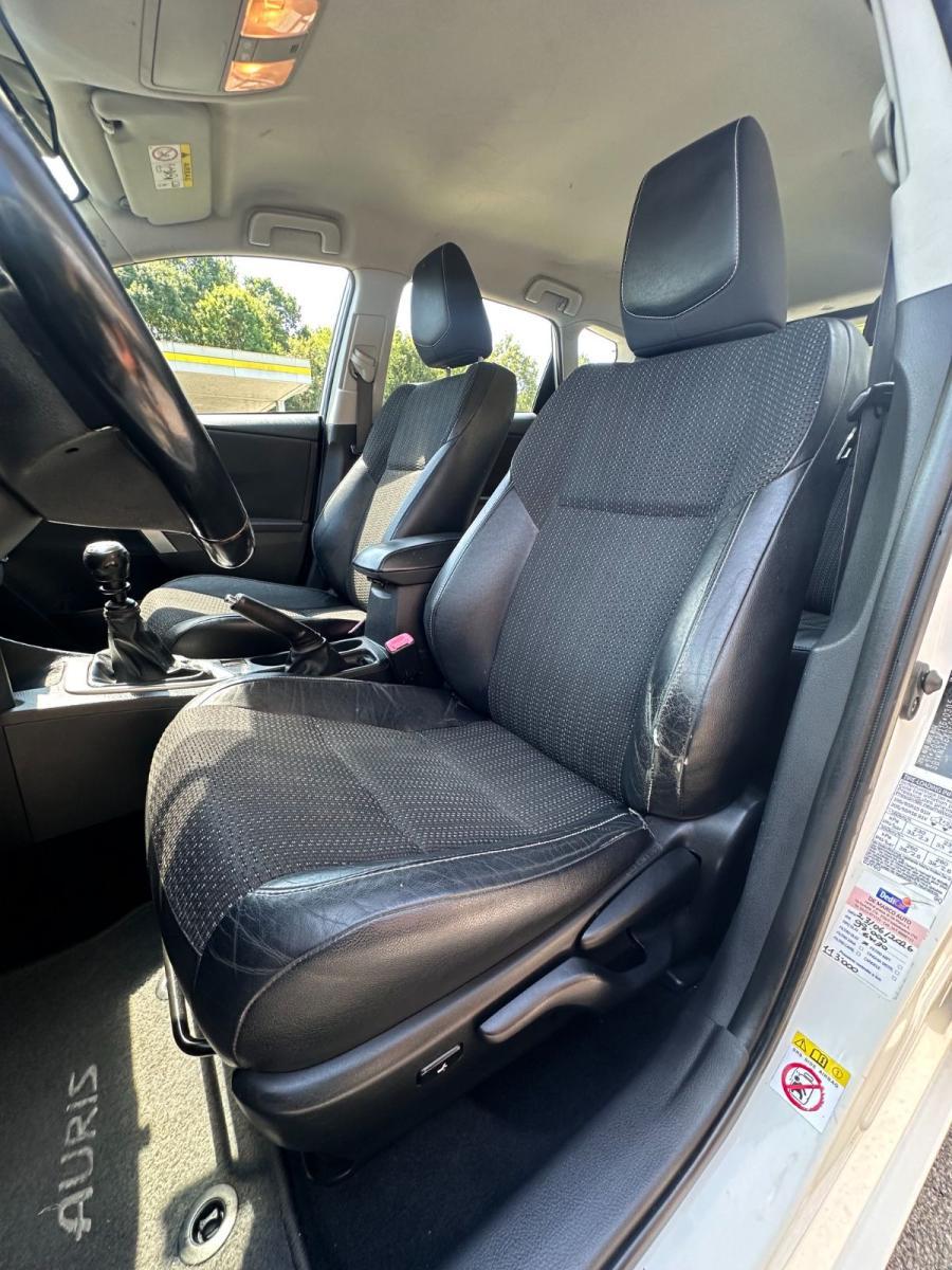 TOYOTA - Auris - TS 1.4 D-4D Lounge #TAGLIANDICERTIFICATI