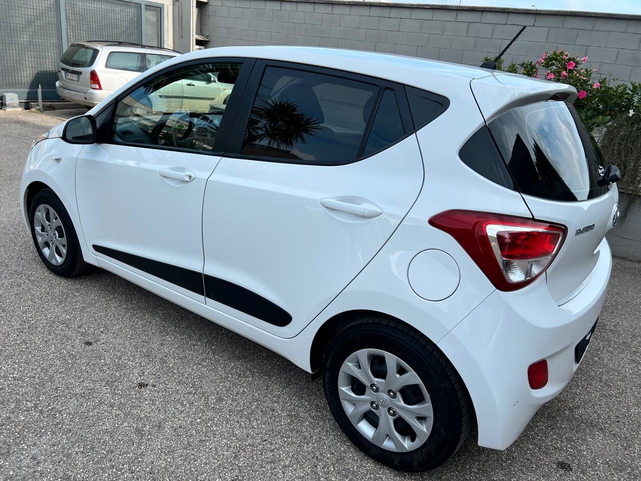 Hyundai i10 1.0 Comfort OK NEOPAT. TELCLIMA/PDC PERFETTA