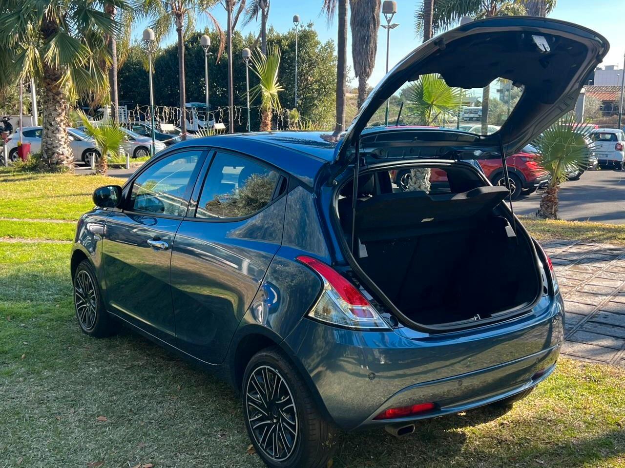 Lancia Ypsilon 1.0 Hybrid 5 porte Gold