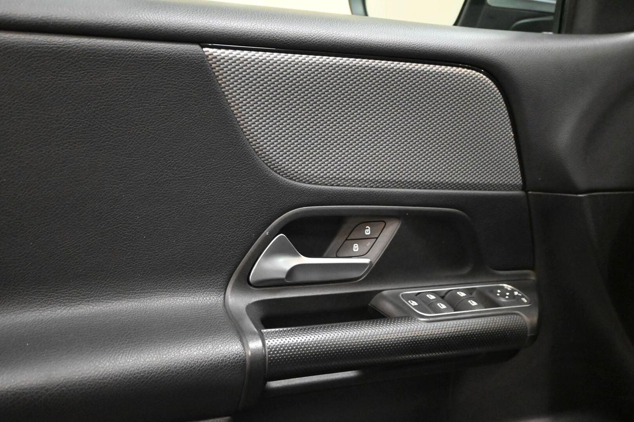 MERCEDES GLB (X247) GLB 200 d Automati...