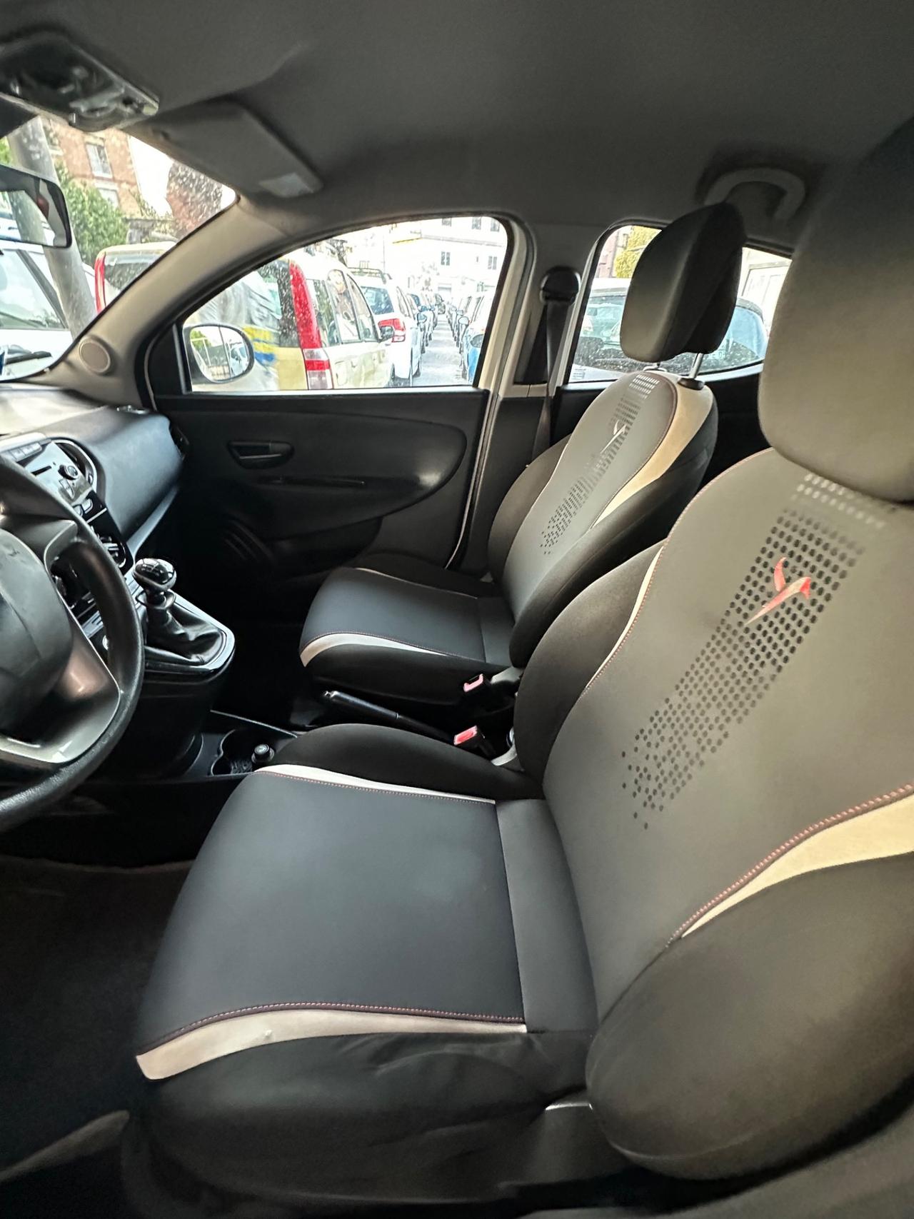 Lancia Ypsilon 0.9 TwinAir 85 CV 5 porte Metano Ecochic Elefantino