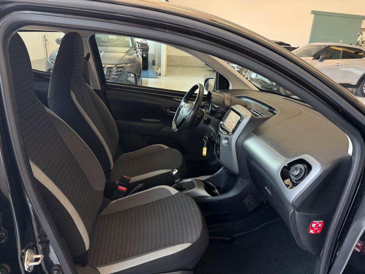 Toyota Aygo 5 Porte 1.0 x-business m-mt 72cv AUTOMATICA