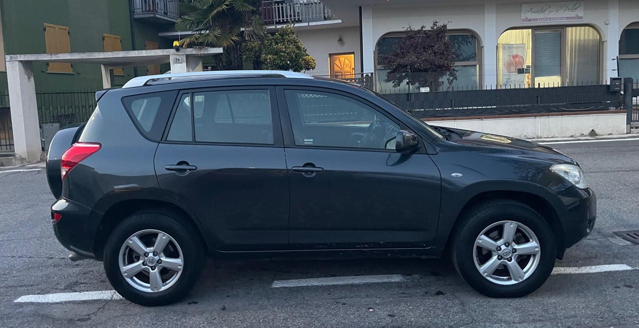 Toyota RAV 4 RAV4 2.0 Luxury