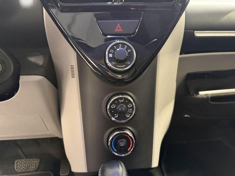 Toyota iQ iQ 1.0 Lounge (high) CVT