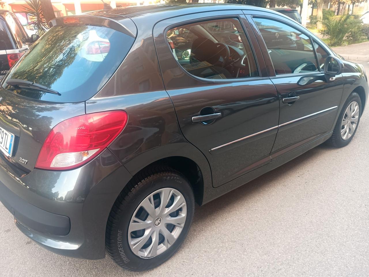 Peugeot 207 1.4 HDi 70CV 5p. Active