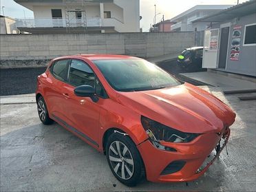 Renault Clio sinistrata incidentata TCe 100 CV GPL 5 porte Equilibre