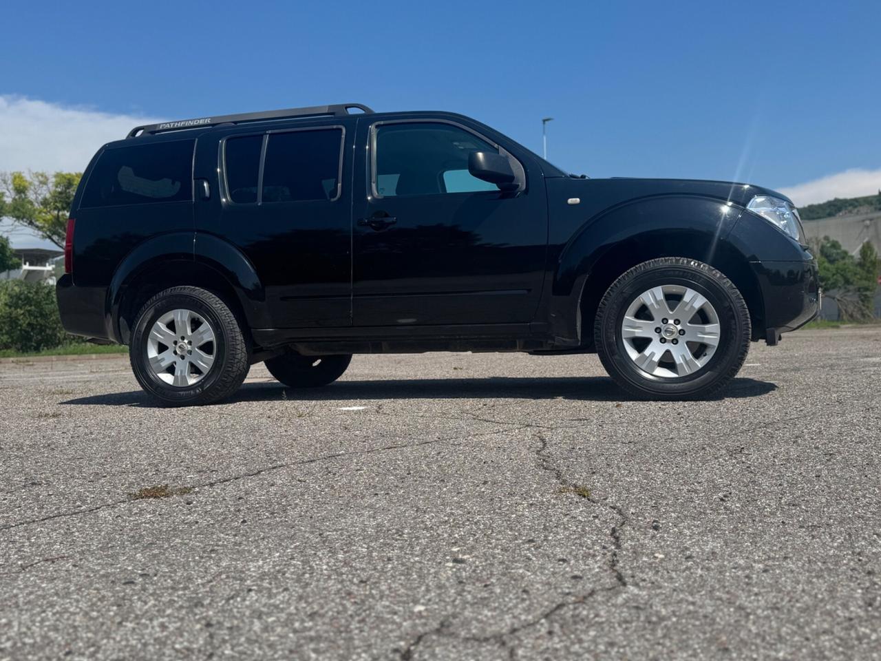 Nissan Pathfinder 2.5 dCi SE 7 posti