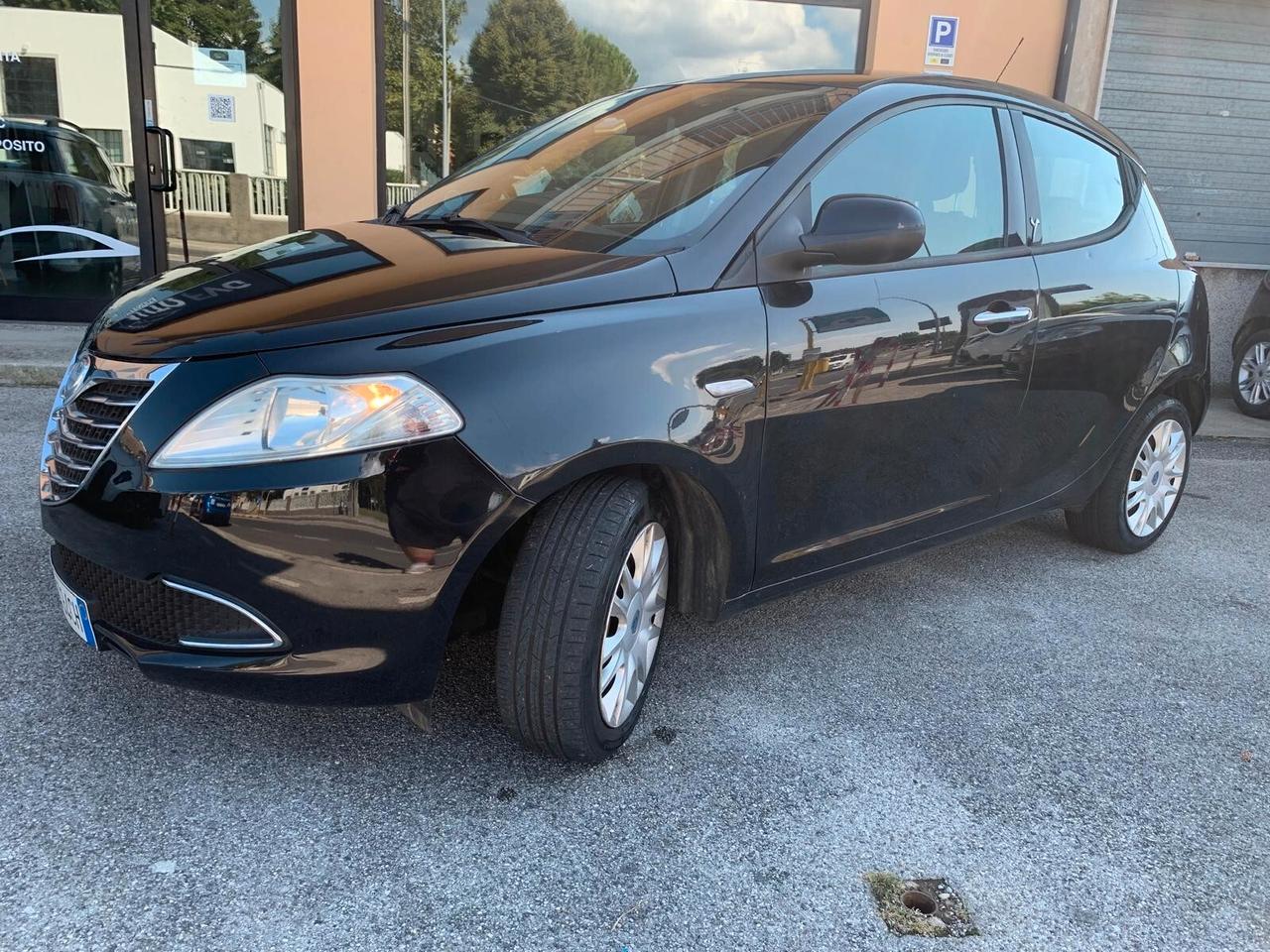 Lancia Ypsilon 1.2 69 CV S&S Silver Neopat.