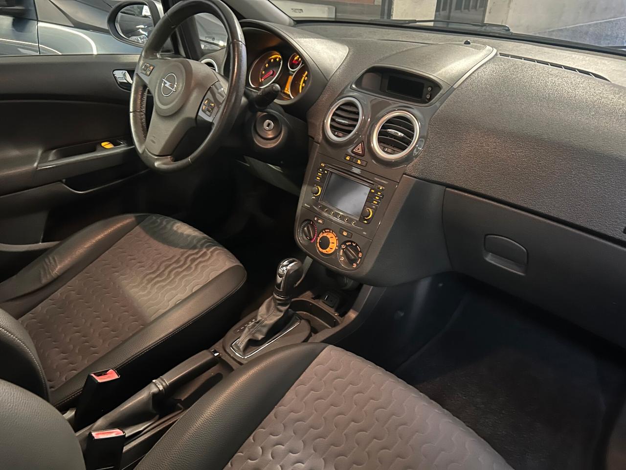 Opel Corsa 1.4 16V 5 porte Cosmo