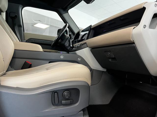 LAND ROVER Defender 110 3.0D I6 200CV Auto X-Dynamic HSE+IVA