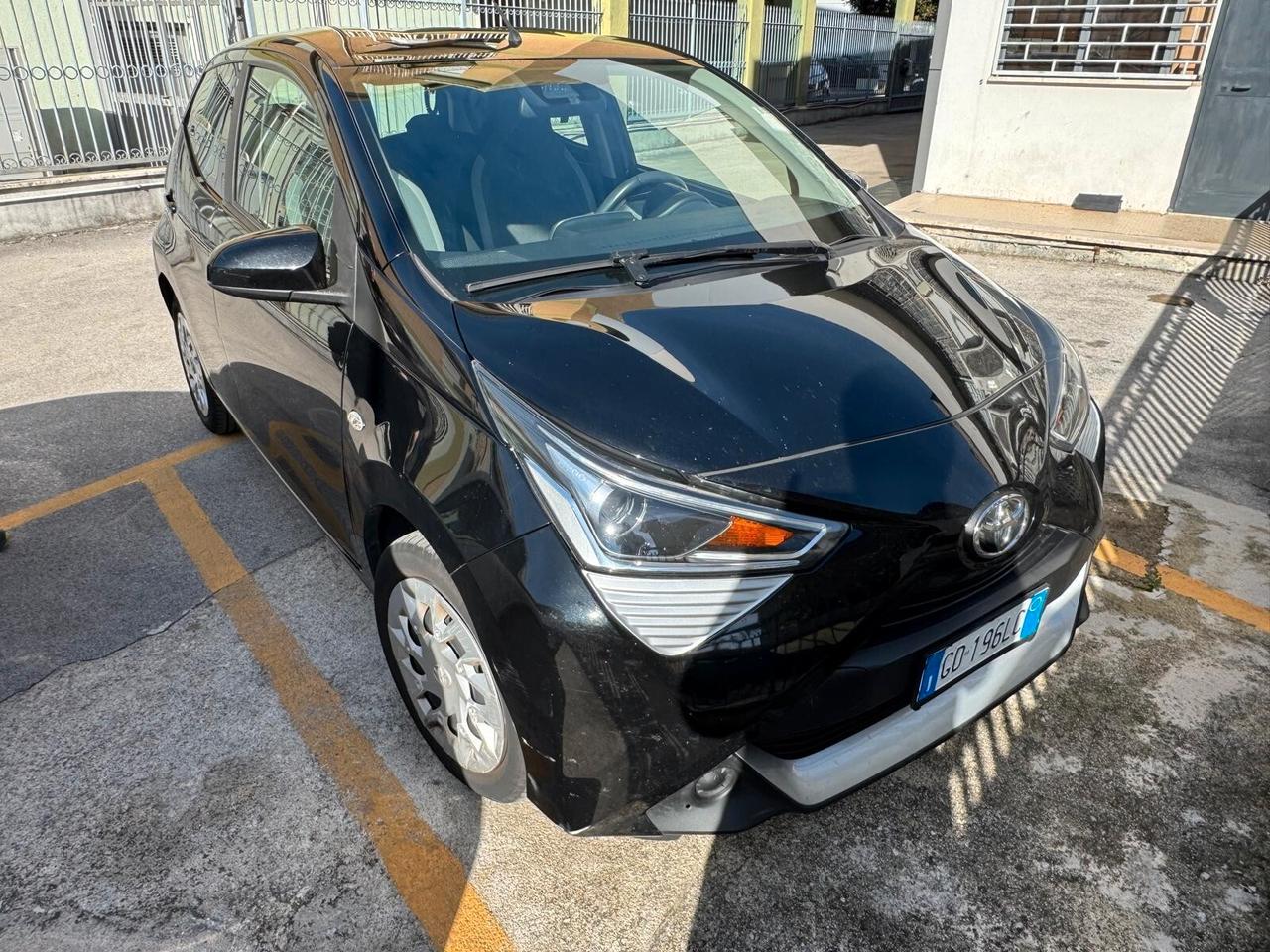 Toyota Aygo Connect 1.0 VVT-i 72 CV 5 porte x-cool MMT