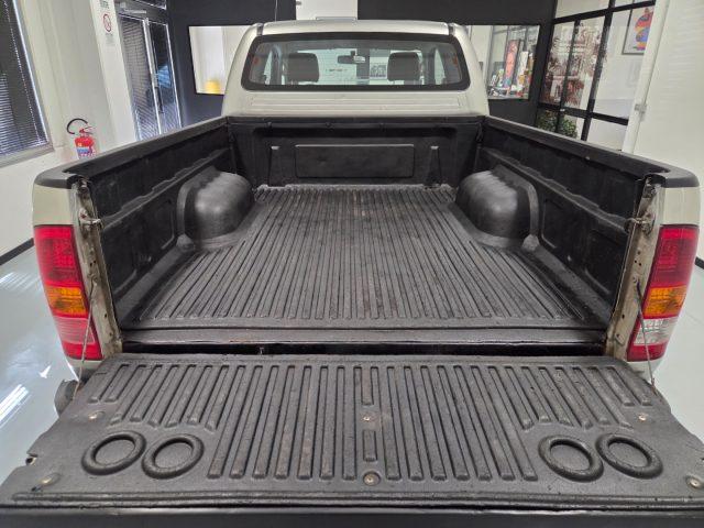 TOYOTA Hilux 2.5 D-4D 4WD 2p. Extra Cab