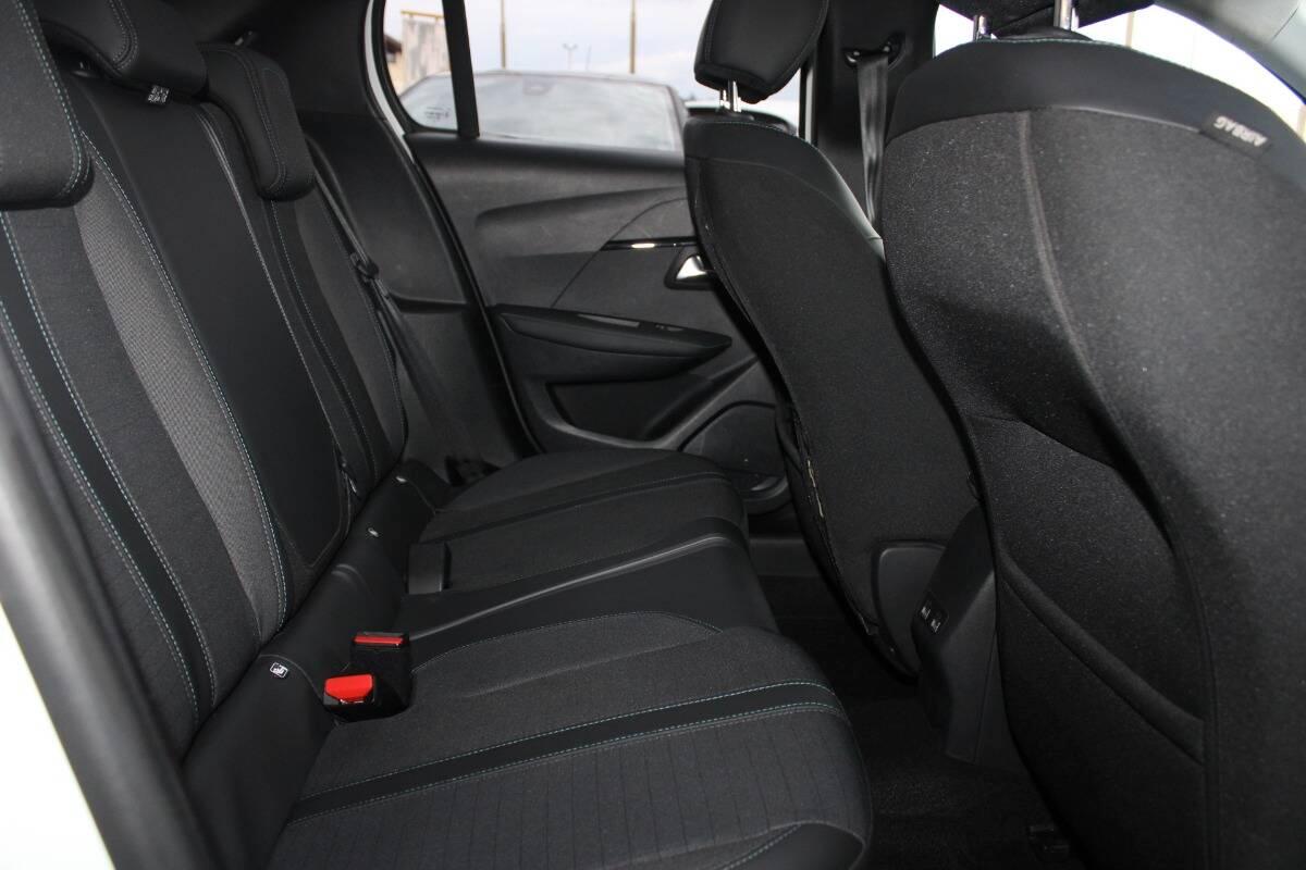 Peugeot 208 1.2 puretech Allure s&s 100cv eat8 Con CARPLAY