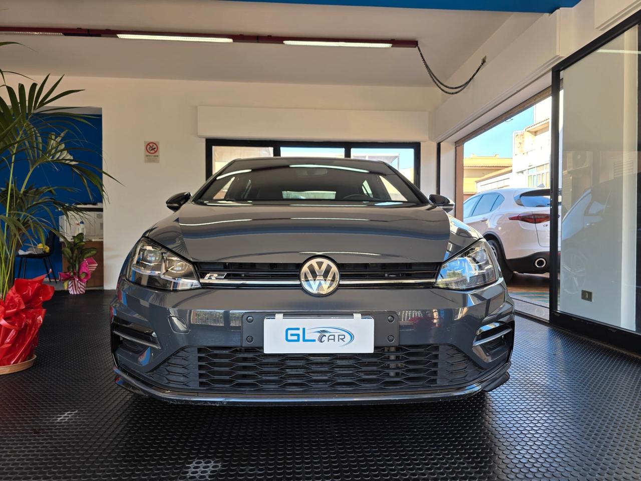Volkswagen Golf 7.5 R-Line 1.6tdi VIRTUAL FARI LED