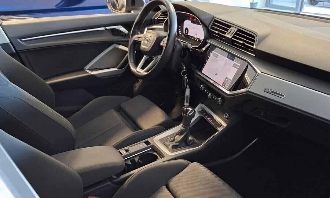 Audi Q3 150cv S tronic fari full led