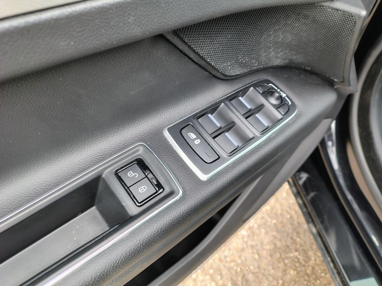 Jaguar XF aut. Portfolio (SOLO PER OPERATORI DEL SETTORE)