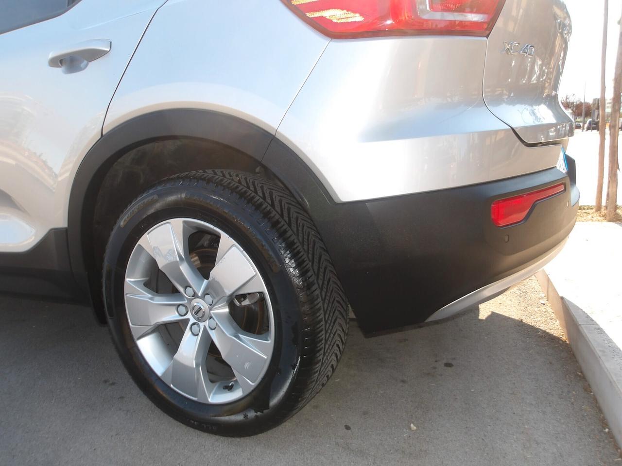 VOLVO XC40 4WD-AUTO-RETROC-2019