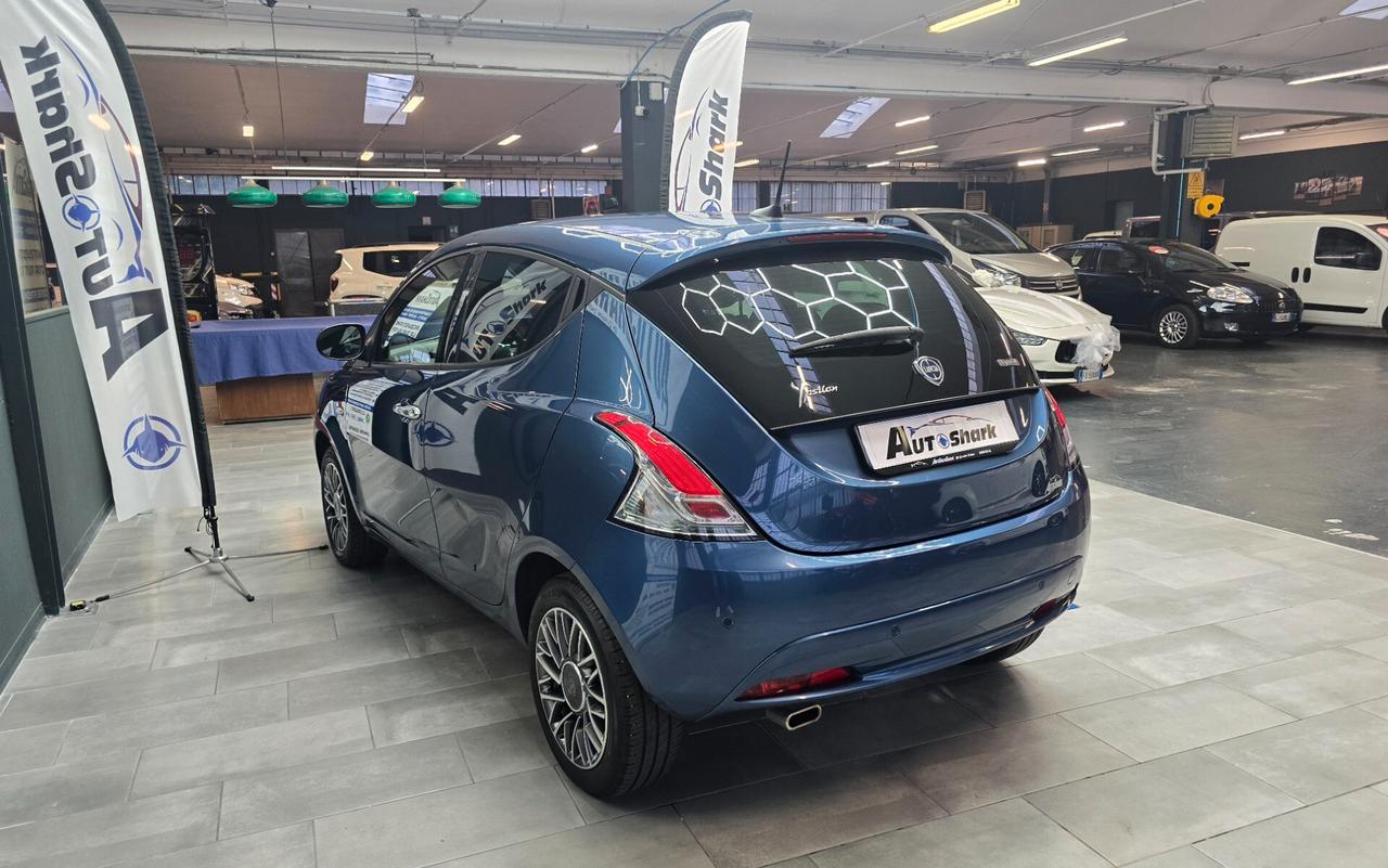 LANCIA YPSILON 1.0 FIREFLY HYBRID GOLD XNEOPATENTATO