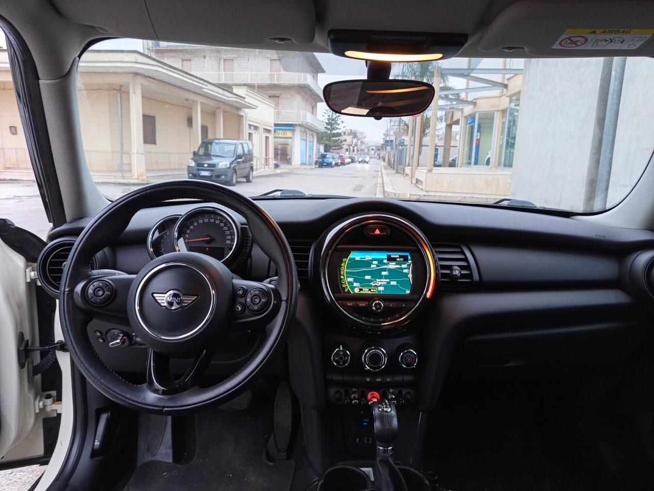 Mini 1.2 One automatica, navi