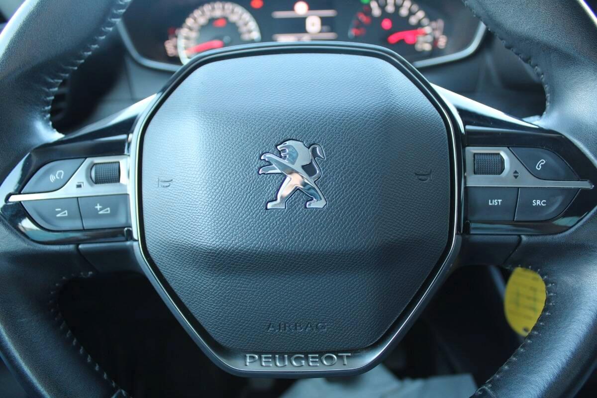 Peugeot 2008 1.5 bluehdi Active s&s 100cv Con NAVIGATORE