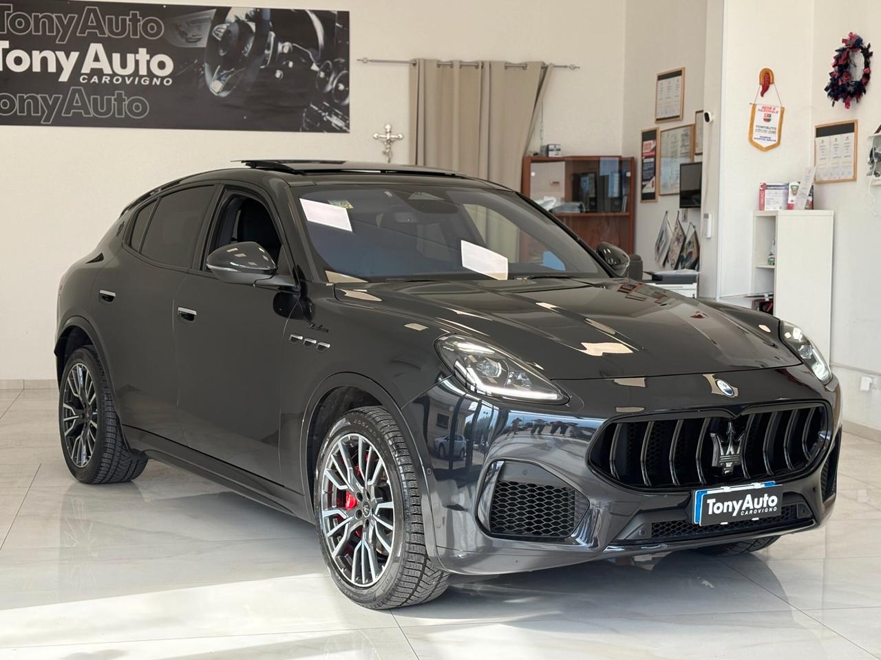 Maserati Grecale 2.0 mhev 330cv(benz/elettrica)modello MODENA con TETTO APRIBILE,VIRTUAL COCKPIT,TELECAMERA,APPLE CAR