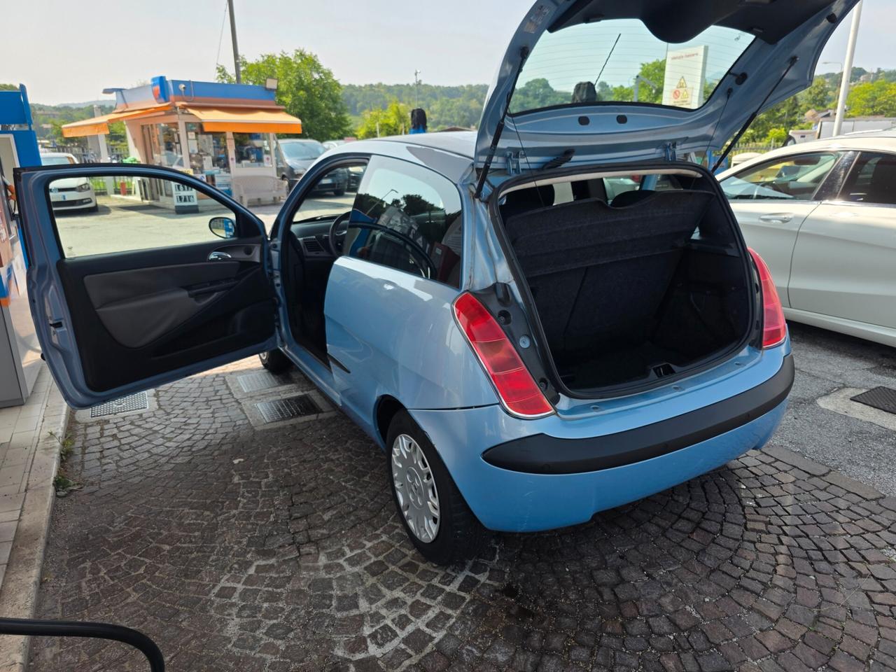 Lancia Ypsilon 1.2 con 140.000km