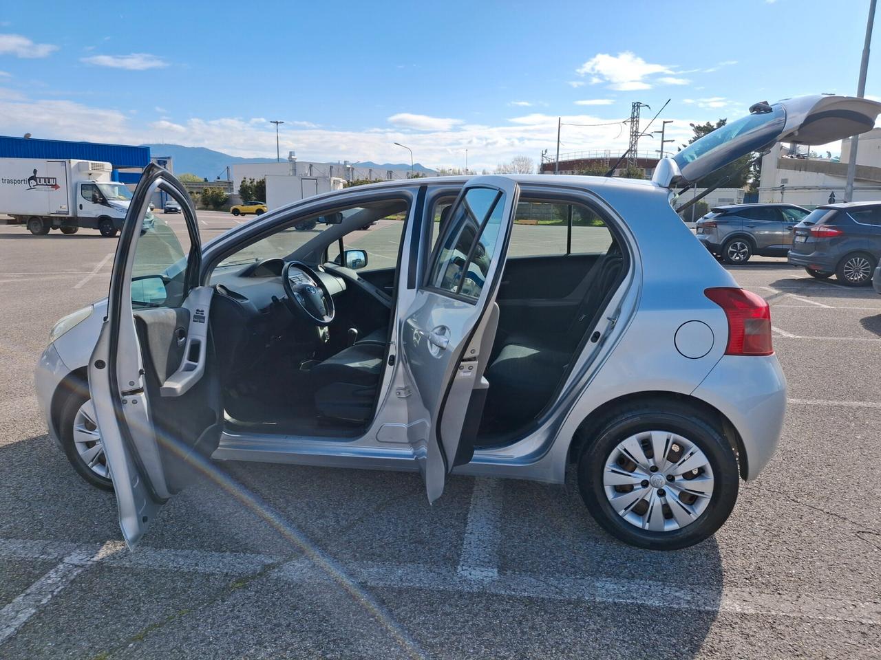 Toyota Yaris 1.3 Benzina-5 Porte-OK NEOPATENTATI.