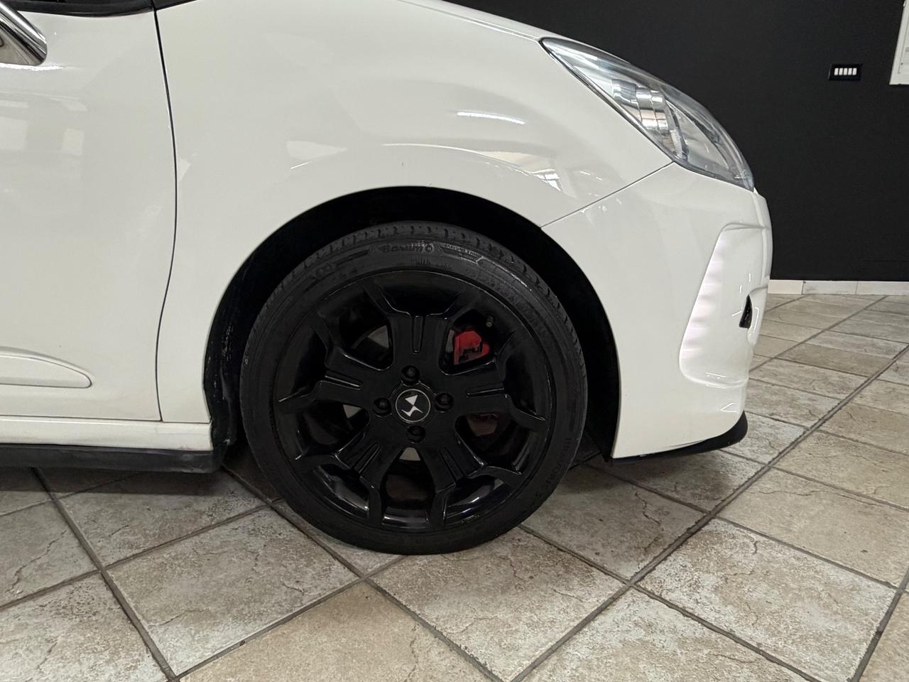 DS 3 1.6 HDi (110) Just Black 2011