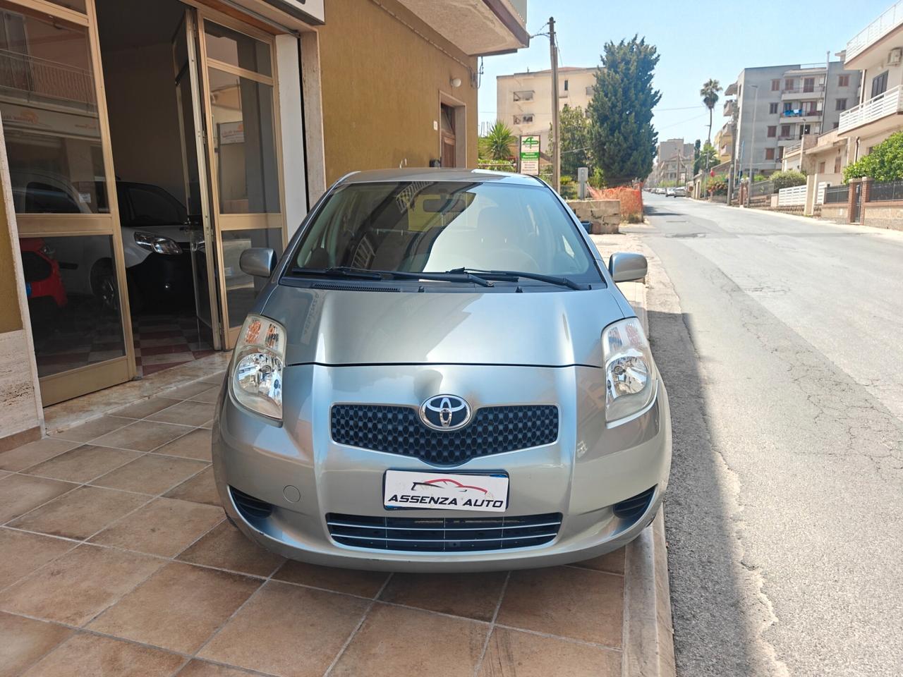 Toyota Yaris 1.0 Sol Ok neop