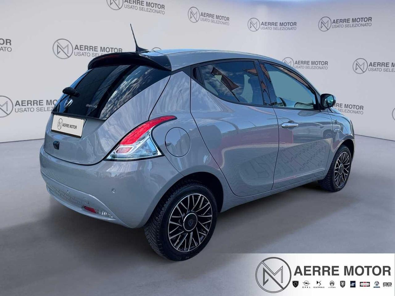 Lancia Ypsilon 1.0 FireFly Hybrid Alberta Ferretti