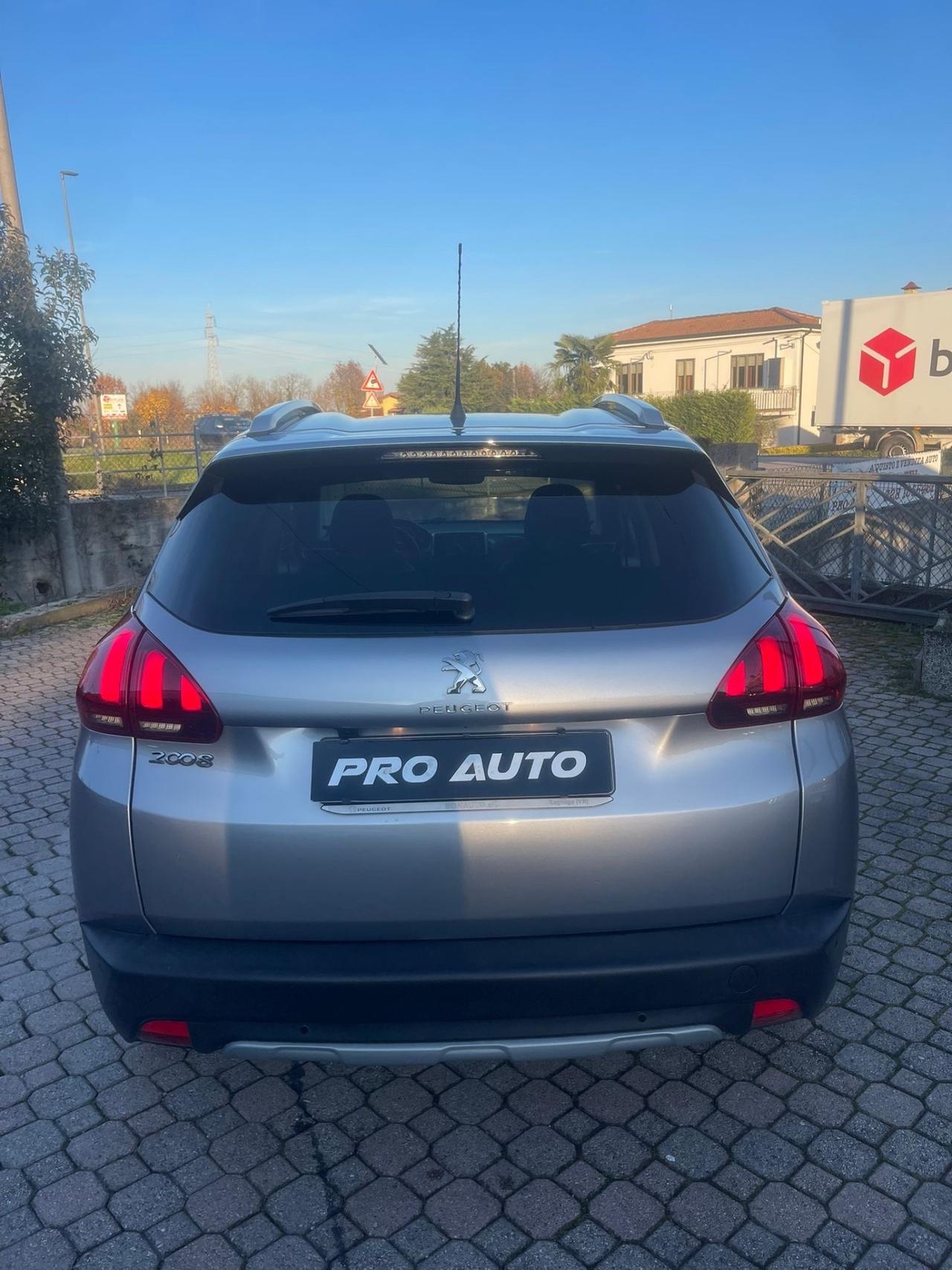 Peugeot 2008 BlueHDi 100 Black Matt