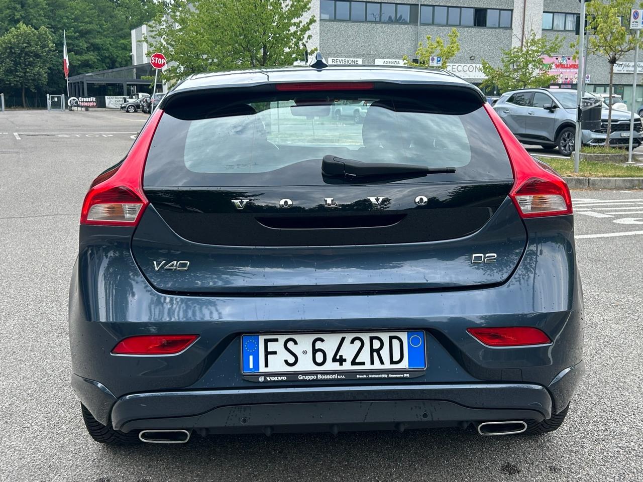 Volvo V40 D2 Geartronic R-Design | Navi LED PDC Cruise Uniproprietario