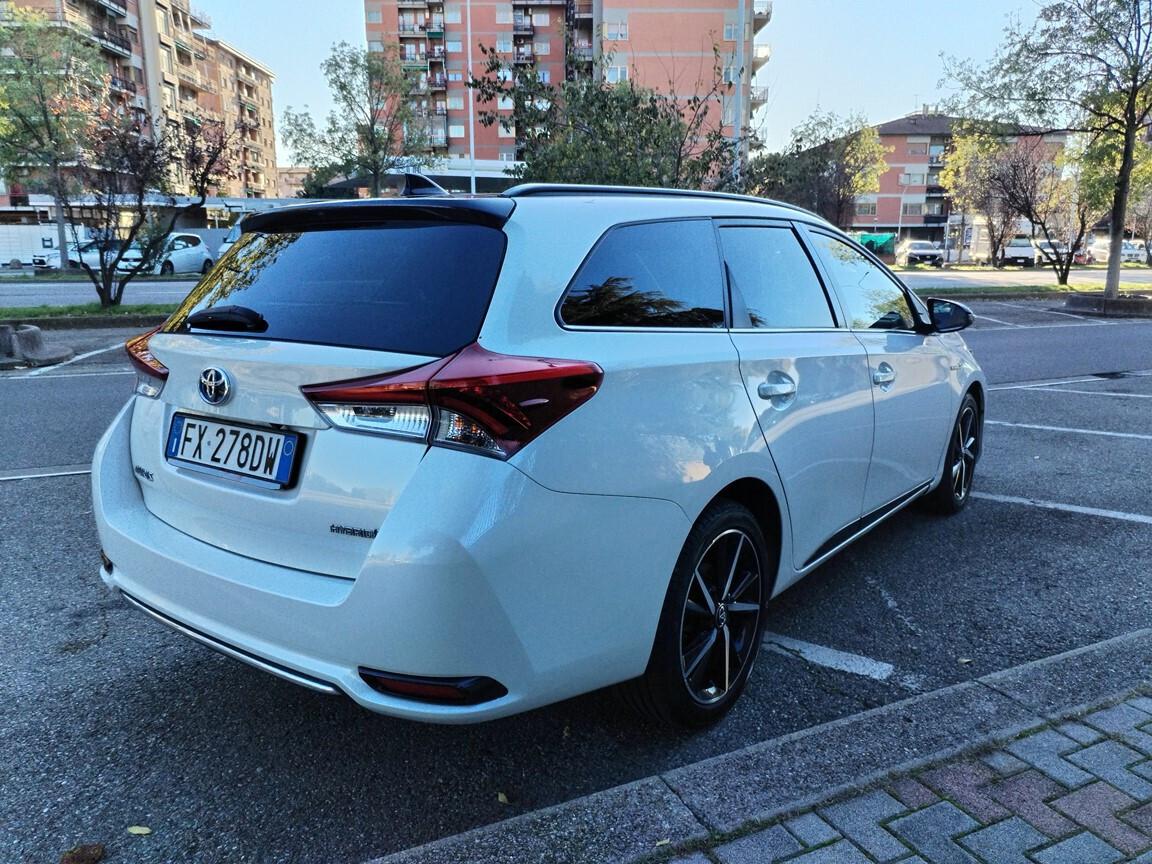 Toyota Auris Touring Sports 1.8 Hybrid Black Edition 5/2019 km 217000 iva esposta NEOPATENTATI